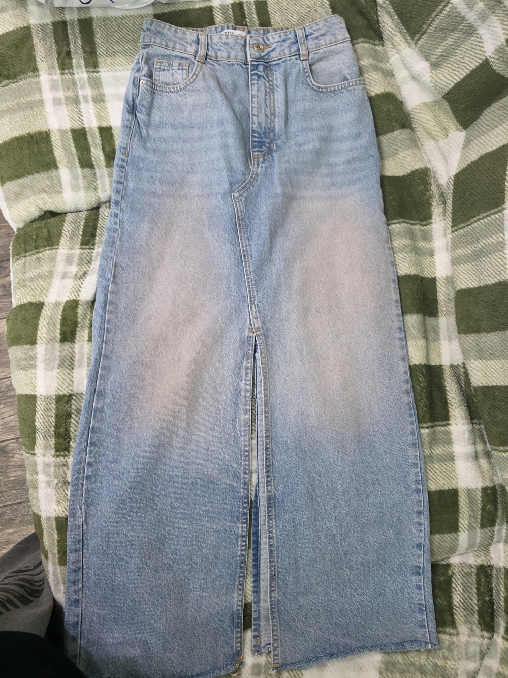 Zara TRF Light Wash Denim Maxi Skirt Size XS 24 High Waisted Front Slit Raw Hem